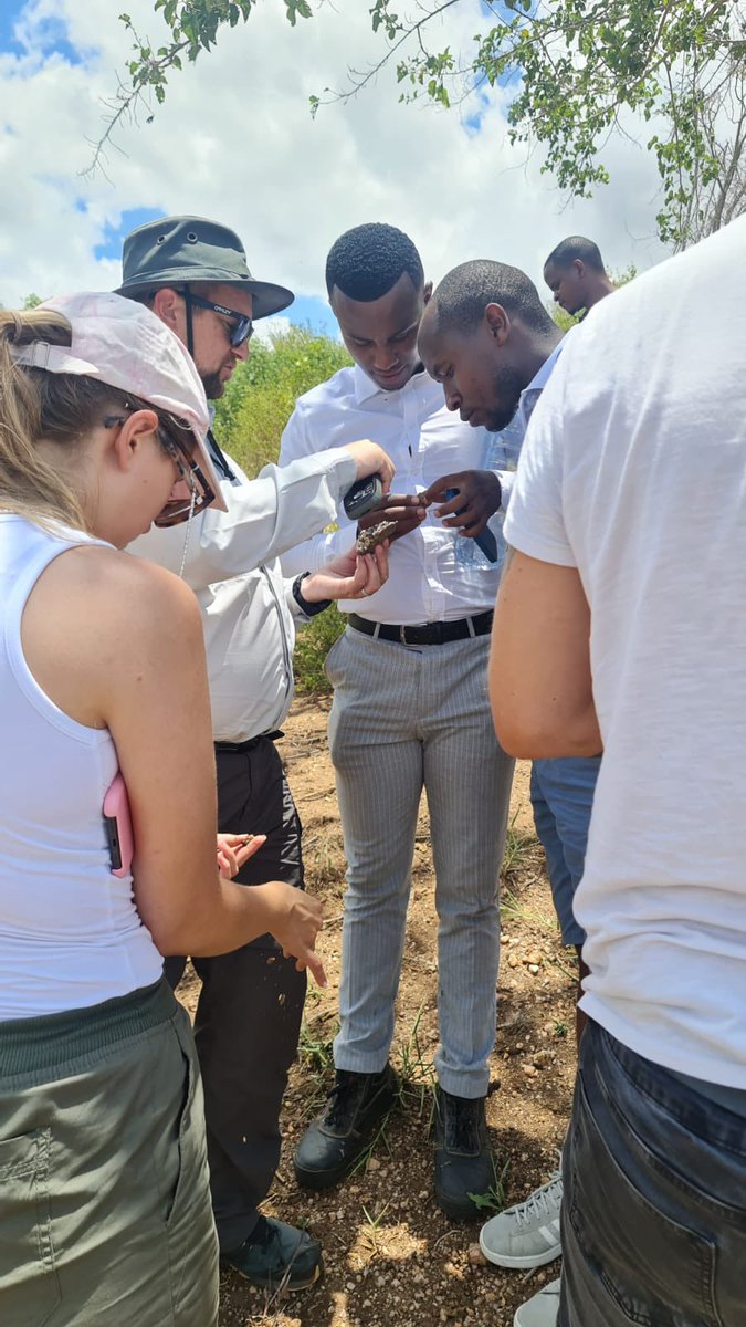 saeedcabdalla's tweet photo. Great to get out on site today and looking at some of the trenches and graphite samples from outcrops at the Bagamoyo Graphite Project. #KGIP #MARU @KusiniGateway @MarulaPlc @JB_MiningAfrica https://t.co/DeiKasK5Qb