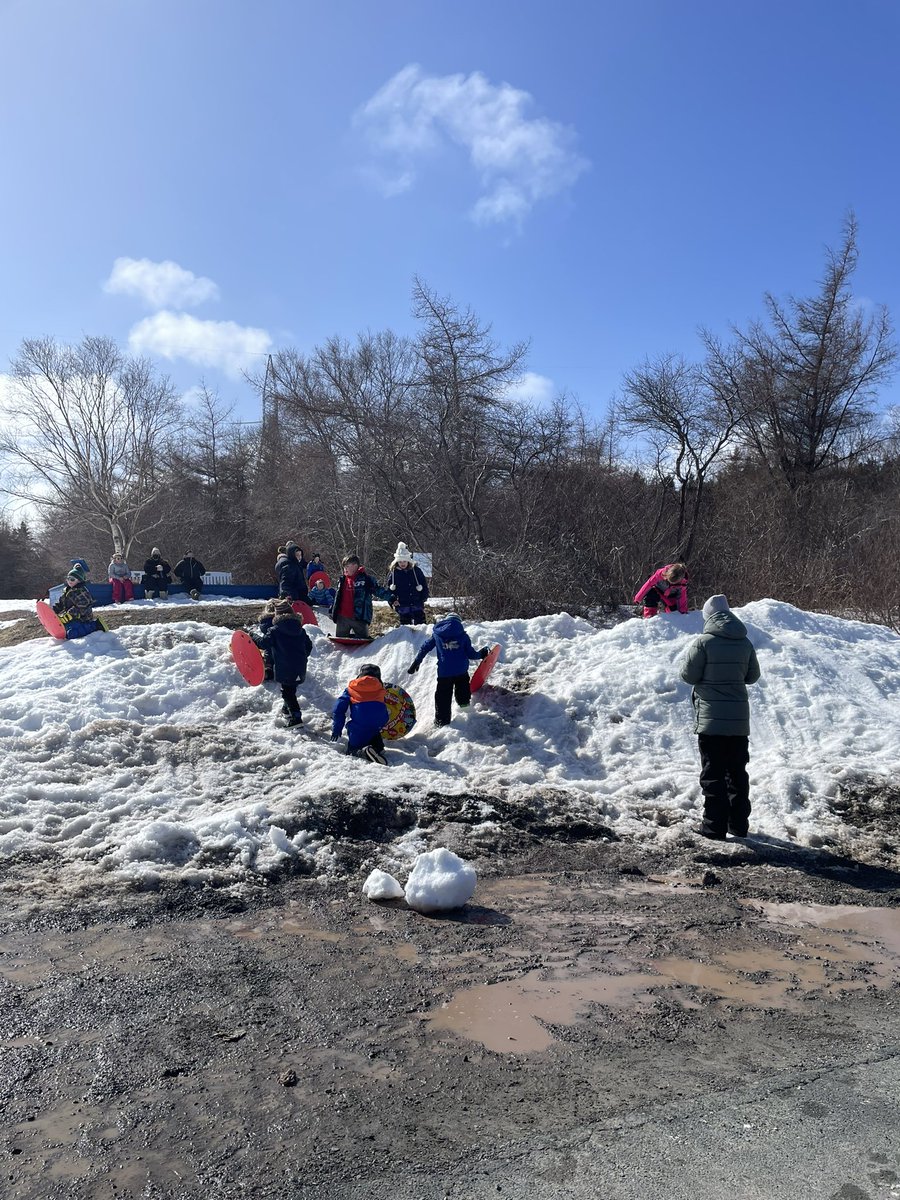 More outdoor fun! Lots of rosy cheeks! ☺️ <a href="/HFelementaryCA/">Holy Family Elementary - Chapel Arm</a> <a href="/schoolsportsnl/">School Sports NL</a> <a href="/NLESDCA/">NLESD</a> #dartoutdoors