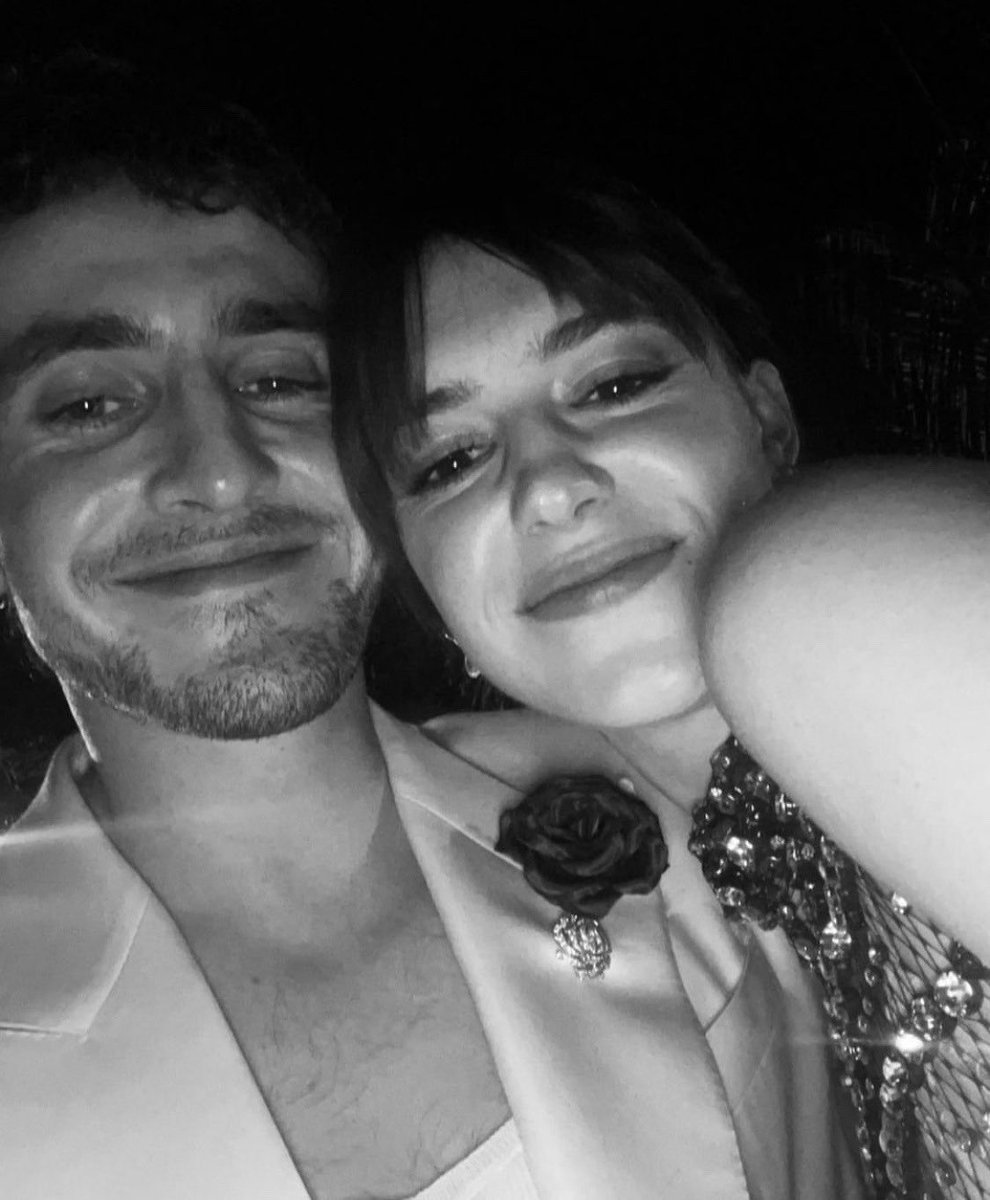 saoirceronan's tweet photo. obsessed with daisy edgar-jones and paul mescal https://t.co/otGcX5NHjZ
