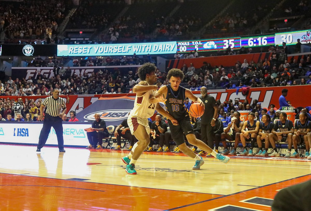 experience_cu's tweet photo. We would like to thank @IHSA_IL, @StateFarmCenter, our sponsors and volunteers, all of the participating teams, and everyone who travelled to our #OutsideofOrdinary community for an incredible IHSA Boys Basketball State Tournament weekend! #legendsplayhere 🏀🏆 https://t.co/huYjXhOG13