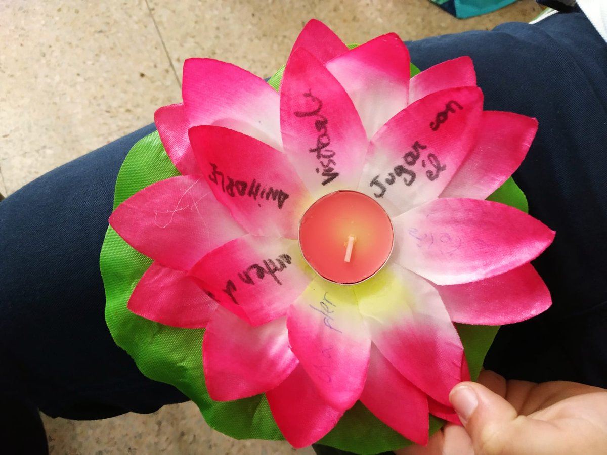 adsisvalladolid's tweet photo. 🏠Agradecemos al Colegio Ave María por abrirnos las puertas de sus aulas para construir un mándala grupal con los/as alumnos/as, que hace visible la realidad de nuestros/as jóvenes🌻🏡 https://t.co/LPHjbxe949