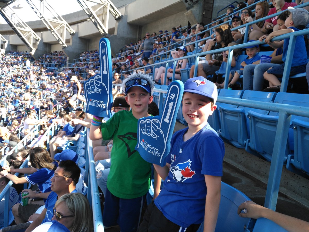 BigGameRdTrips's tweet photo. Our road trips are always family friendly.  Bring your kids to their first Blue Jays game this summer on one of our road trips.  https://t.co/Jf2d3EjrS7 #BlueJays #baseball #MLB https://t.co/BNZYnR9n0f