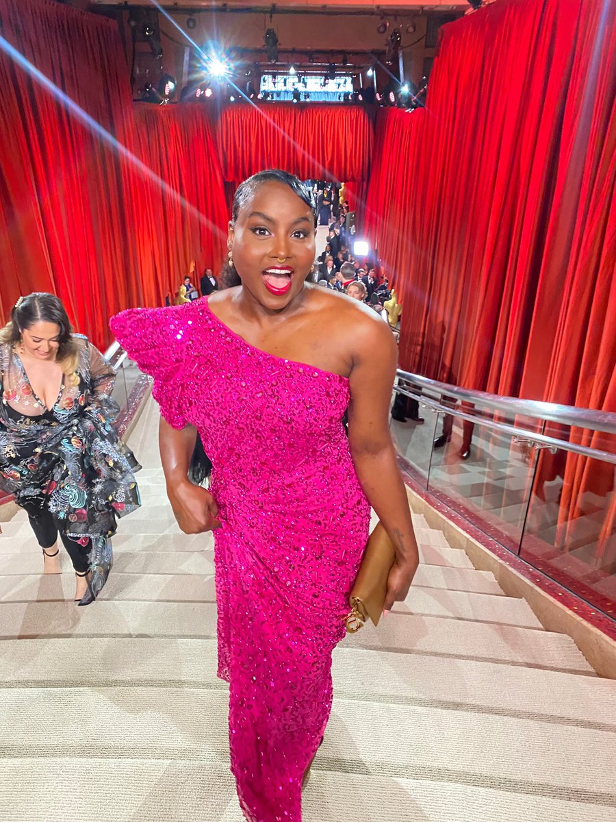horrorchata_'s tweet photo. My first time attending the Academy Awards but hopefully not my last! Happy to see Everything Everywhere All At Once clean house in real time ✨ https://t.co/Hy8tzNkB7X