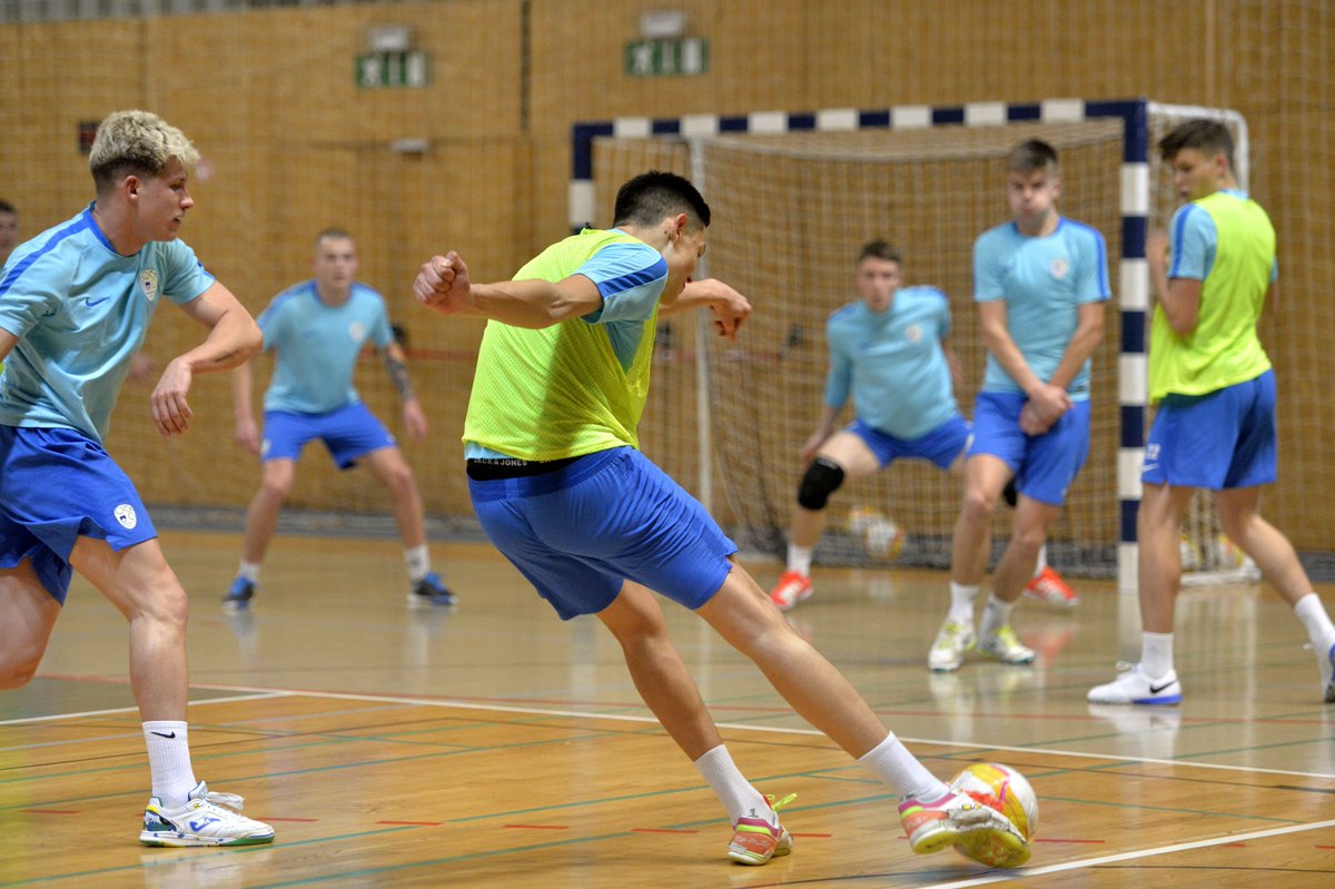 FutsalSi's tweet photo. 👉📸 Po treningu naše reprezentance #FU19
🔜✈️🇲🇩 kvalifikacije za EP 2023 #Srcebije https://t.co/R9jwTy3B2l