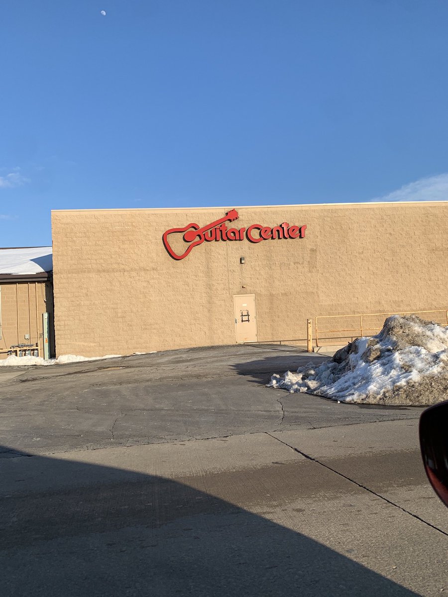 bhsreich's tweet photo. @DahlCast I never noticed these stores before, now it seems they’re everywhere. #appletonwisconsin #closingin5 https://t.co/c8tJl2vzK9
