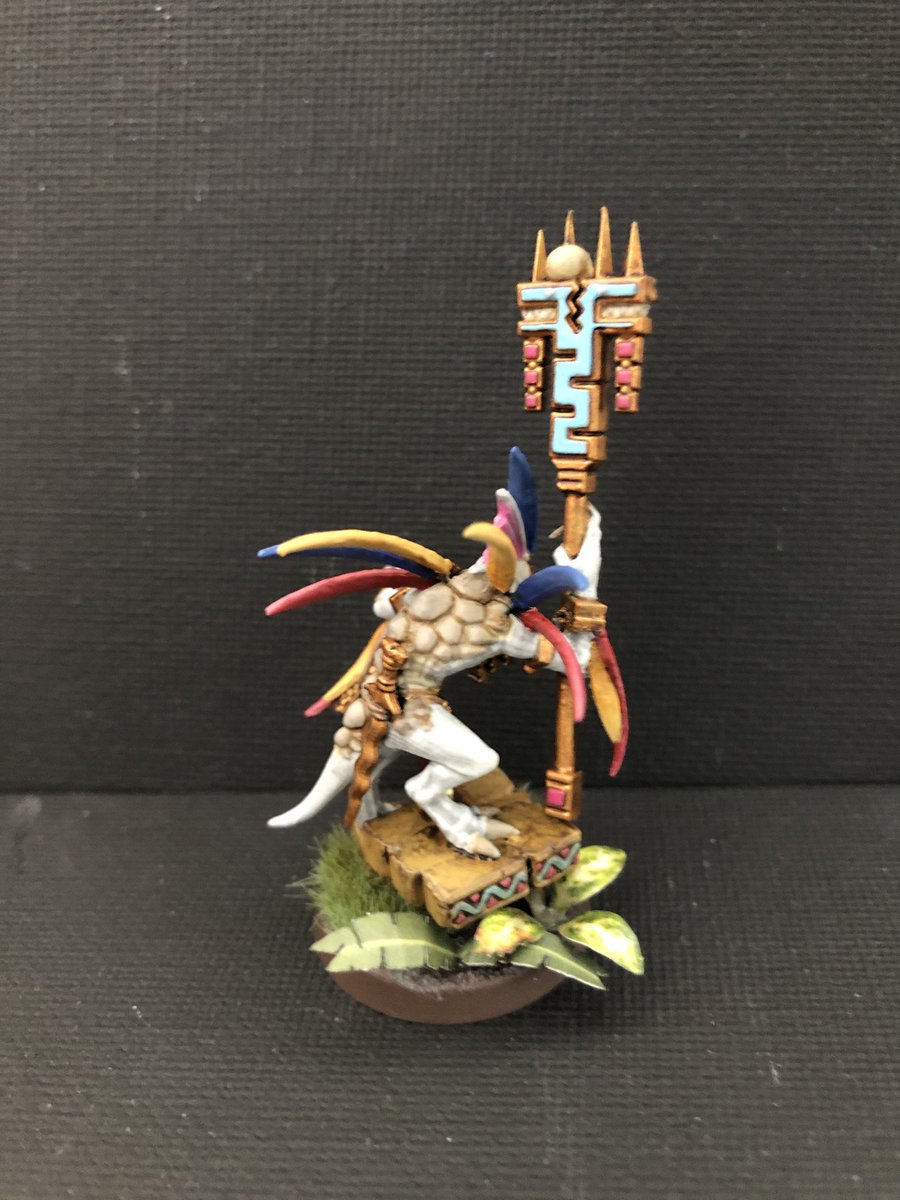 nostromodamus's tweet photo. Starpriest got a basing upgrade today with some Gamer’s Grass foliage! #WarhammerCommunity #AoS #seraphon #paintingwarhammer https://t.co/JBgmtRwG4S