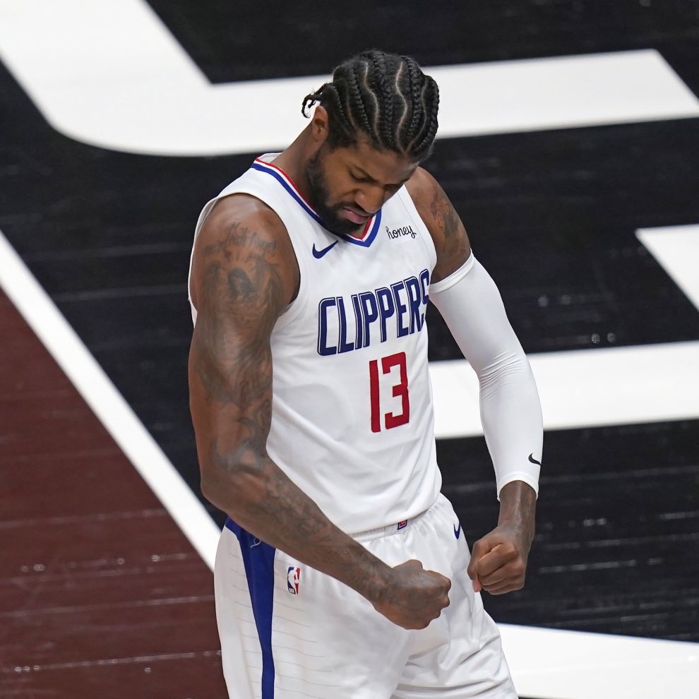 TheDunkCentral's tweet photo. Paul George’s best two-way players at each position in NBA history: 

PG - Gary Payton 
SG - Michael Jordan 
SF - Paul George 
PF - Kevin Garnett 
C - Hakeem Olajuwon 

“Healthy and locked in I think I’m up there with the best to play both ends” 

(Via @PodcastPShow ) https://t.co/J5CGfM0Ngj