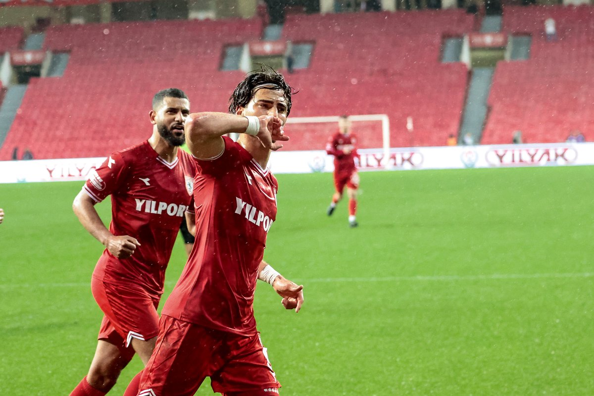 Samsunspor's tweet photo. 📷 Maçtan kareler!
Yılport Samsunspor 5 - 0 Beyçimento Bandırmaspor
#SAMvBAN https://t.co/afRnJsbx6Z