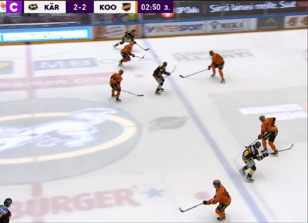 teude21's tweet photo. @smliiga Kiekon tuonti alueelle oli paitsio https://t.co/s11j7kUyaH