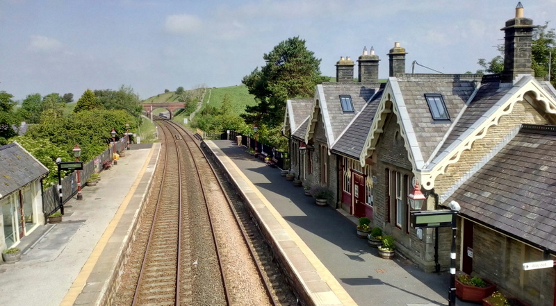 aw_dem's tweet photo. Trains to Carlisle and Leeds go from Kirkby Stephen rail station but it is almost 2 miles from the town. There should be a regular connecting bus service but there isn't! @LibDems @ALDC @CWHerald @EdenCouncil @PenrithBorderLD @libdemlocalgov @edentcvb @EdenHousingUK @foscl https://t.co/pAGcNodjz3