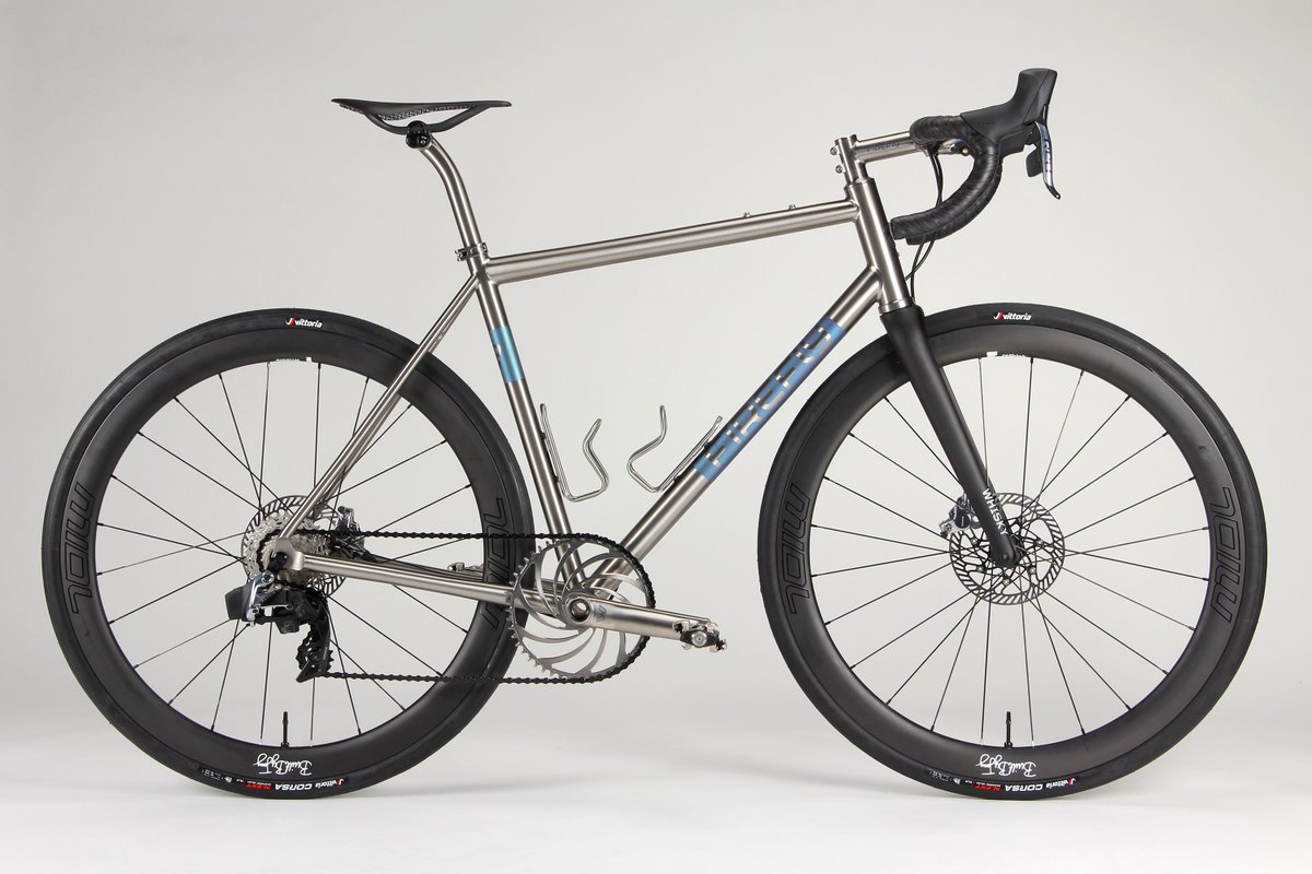 fireflybicycles's tweet photo. Ti Road featuring @ClassifiedCC/@SRAMroad drivetrain, @CaneCreekUSA cranks, @SILCAvelo computer mount, @BuiltByJerry wheels, a Dward Design chainring, and a Berk Composites saddle. https://t.co/ntaEpPkCGG