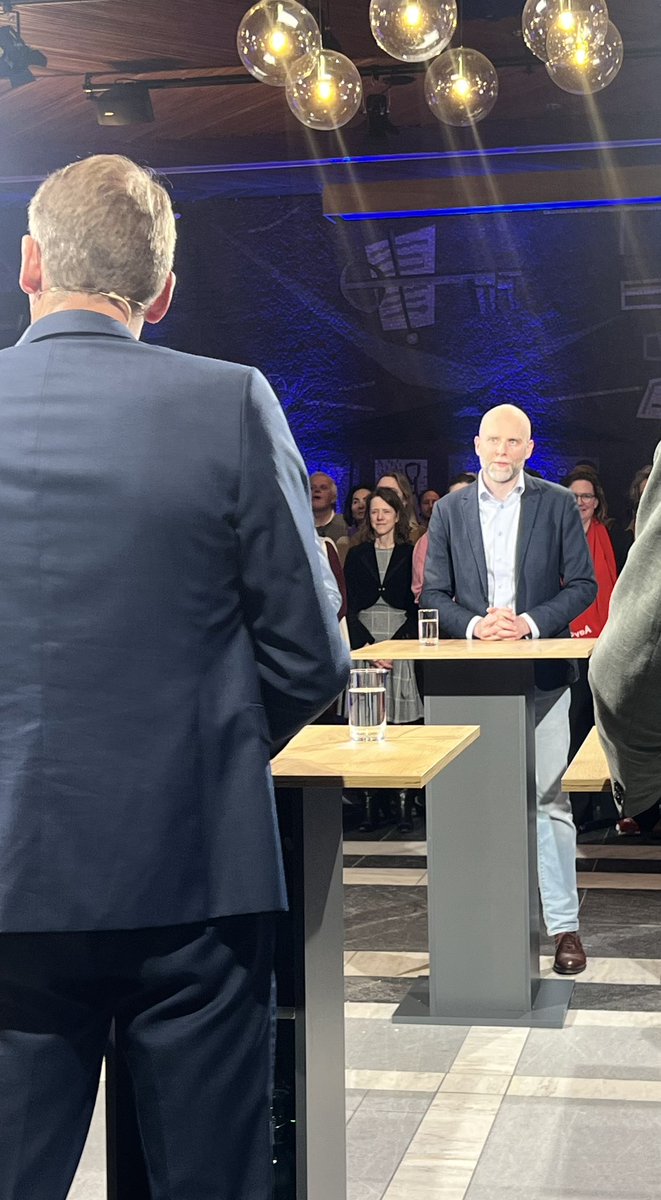 “Wij moeten nu de boeren een perspectief bieden in Gelderland, in plaats van weer pappen en nathouden. Ik sta hier als lijsttrekker van D66 Gelderland en het is mijn taak om die eerlijke boodschap te brengen, ook voor ons kwetsbare natuur in Gelderland.”  <a href="/StanHellegers/">Stan Hellegers</a>