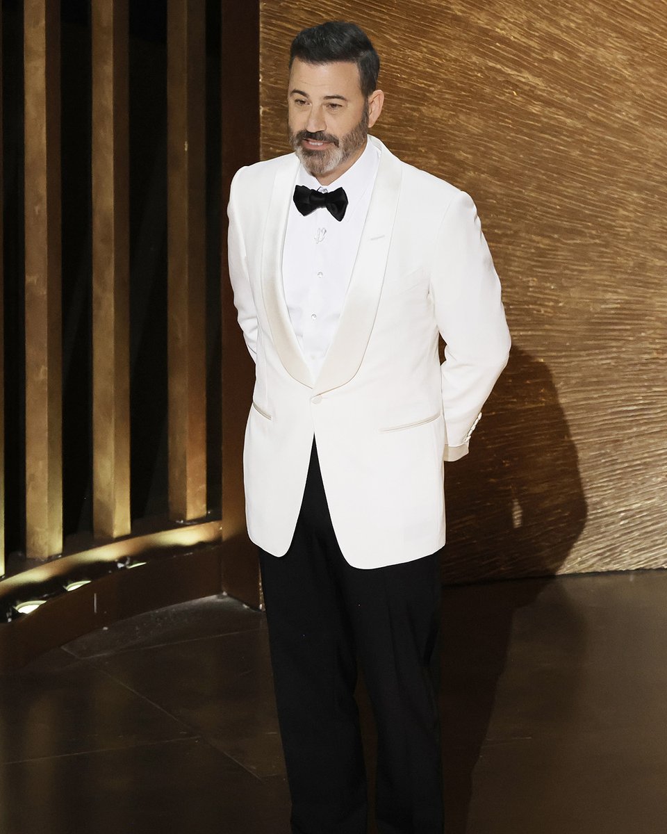 TOMFORD's tweet photo. #JIMMYKIMMEL WEARING CLASSIC #TOMFORD EVENINGWEAR WHILE HOSTING THE 95TH ANNUAL ACADEMY AWARDS AND ATTENDING THE VANITY FAIR OSCAR PARTY.

#TOMFORD #TFRedCarpet #Oscars95 #VanityFairOscarParty https://t.co/EBhyAi5bJe