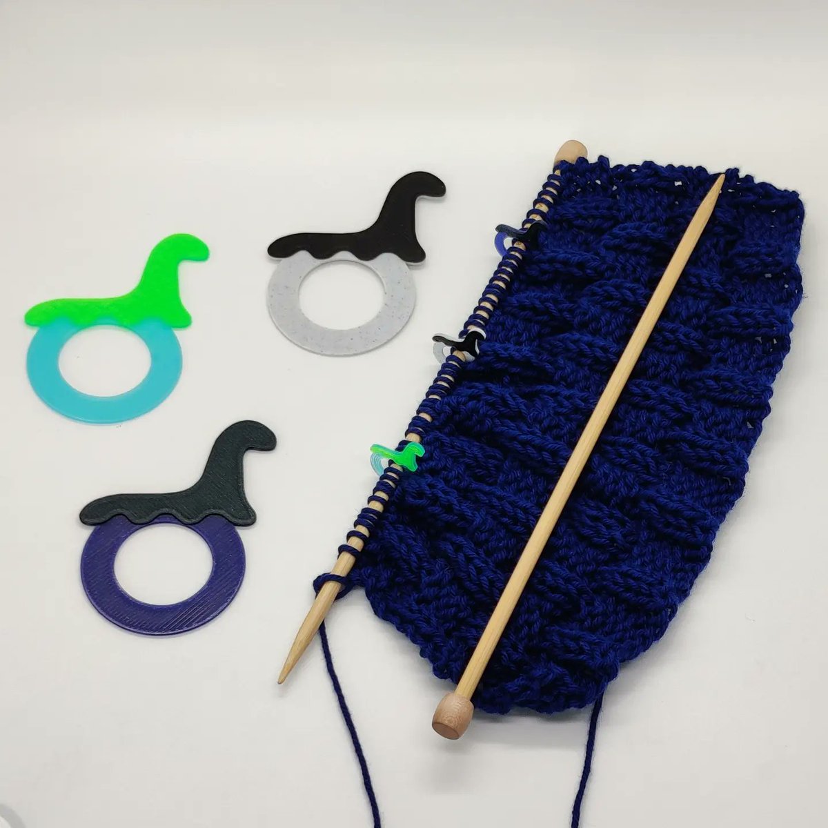 PhilaminarPrint's tweet photo. #Jumbo knits call for Jumbo Nessies. These #stitchmarkers can support needles up to size 50. Sold in packs of 5 or 10. https://t.co/isDbHLSE1V

#cryptid #nessie #lochnessmonster #3Dprinting #3dprint #3dprinted #knitting #knit #fiberart #superbulkyyarn #jumboyarn https://t.co/LFmrAzarbm