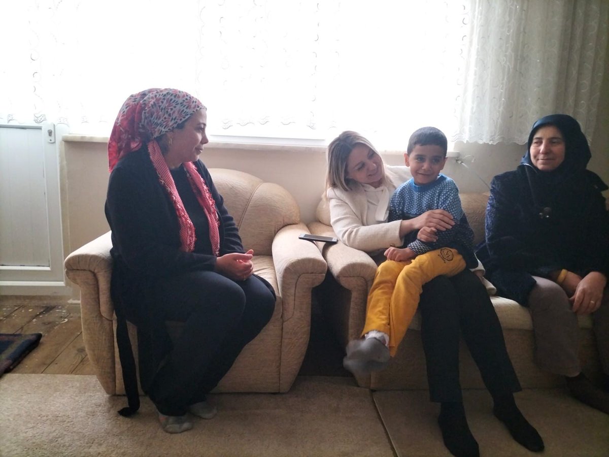 serap_ekmekci's tweet photo. Asrın felaketinin ardından deprem bölgesinden gelen kardeşlerimizi ilimizde misafir ediyoruz. Daday'daki misafir ailemizi ziyaret ettik ve desteğimizi dile getirdik.
Yaralarımızı birlikte saracağız.
@ak_kastamonu 
@akkadin_daday https://t.co/NBY9pWofoB