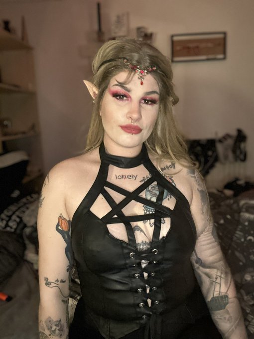 would you let me suck on your sword? https://t.co/RGBZ43EyzM