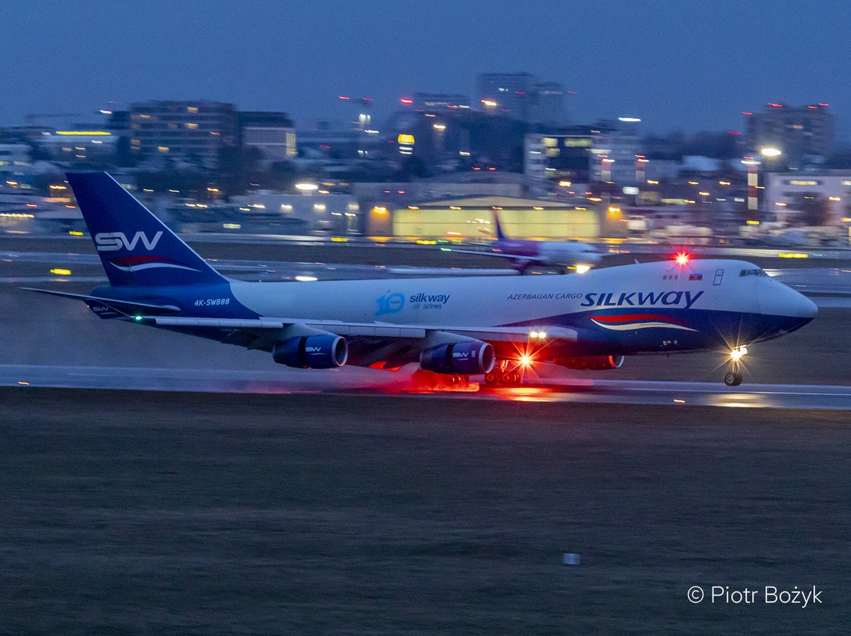 PiotrBozyk's tweet photo. #SilkWayWest Airlines #Boeing #B747-4R7F (4K-SW888) early evening landing at @ChopinAirport RWY11✈️ #JumboJet #747F #SilkWay #Azerbaijan #AzerbaijanCargo #Warszawa #ChopinaAirport #Lotnictwo #lotniskoChopina #WAW #EPWA #Warsaw #Poland #Polska #cargo #aircargo #freighter https://t.co/XEBwPrFbc6