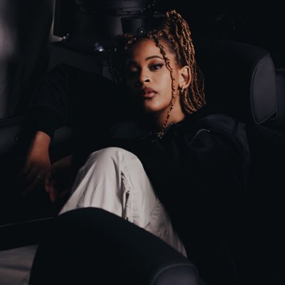 IamVickyR_'s tweet photo. #NouvellePhotoDeProfil https://t.co/DlORTE0aCB