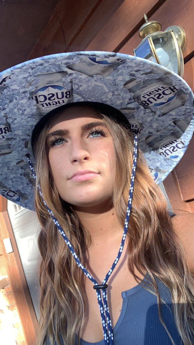 MeagherAbby's tweet photo. @BuschBeer Small, and because my closet can never have too many Busch Light shirts to match my hat 💁🏻‍♀️ https://t.co/jrviqEs1W8