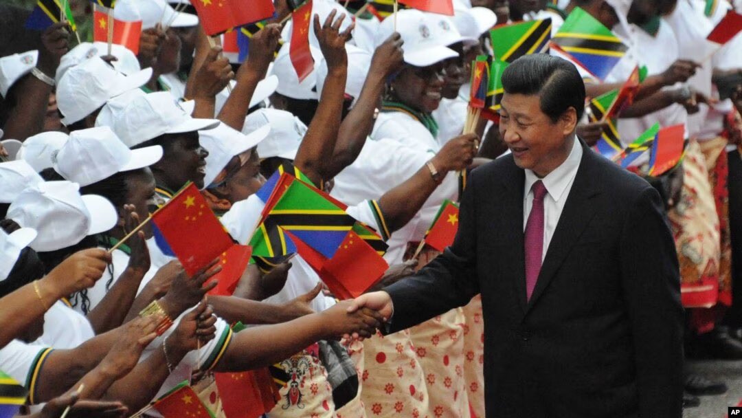Chinese President Xi Jinping shakes hand with traditional dancers upon his arrival at Julius Nyerere International airport in Dar es Salaam, Tanzania, March 24, 2013.