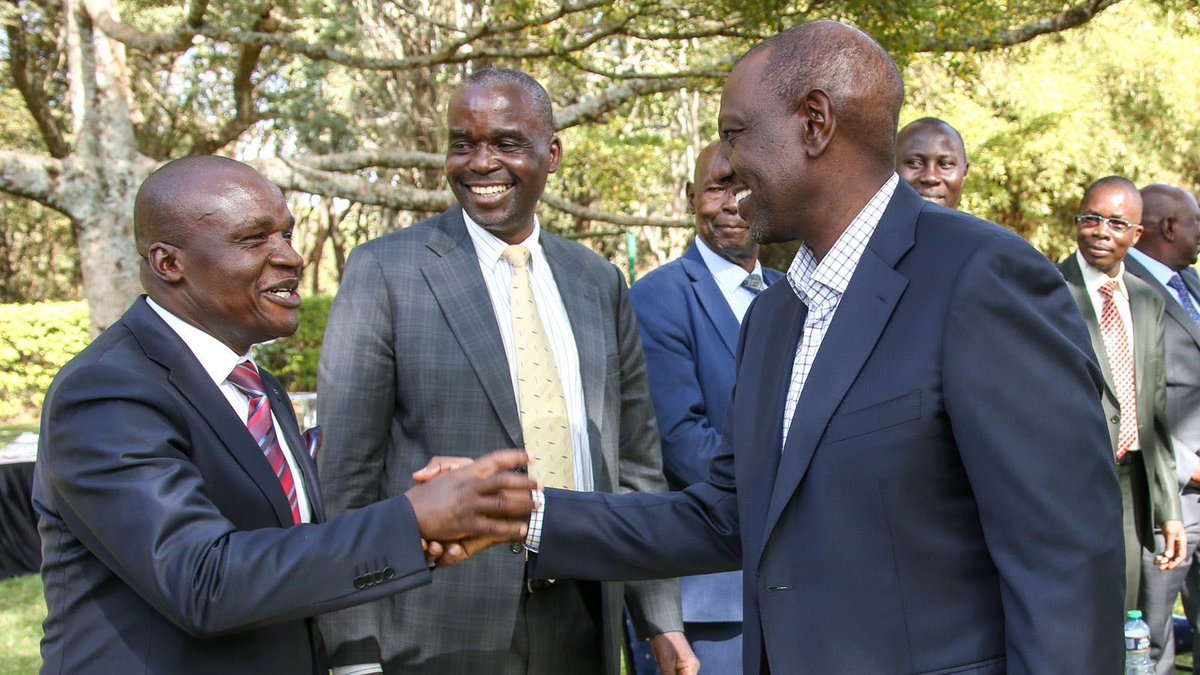 2korada's tweet photo. President Ruto met a delegation of Nyanza leadership in the company of Deputy President Rigathi Gachagua, led by former Governors Kidero Evans (Nairobi), Jack Ranguma (Kisumu) and Okoth Obado (Migori) who have agreed to work with Kenya Kwanza. https://t.co/uxhVJit3KU