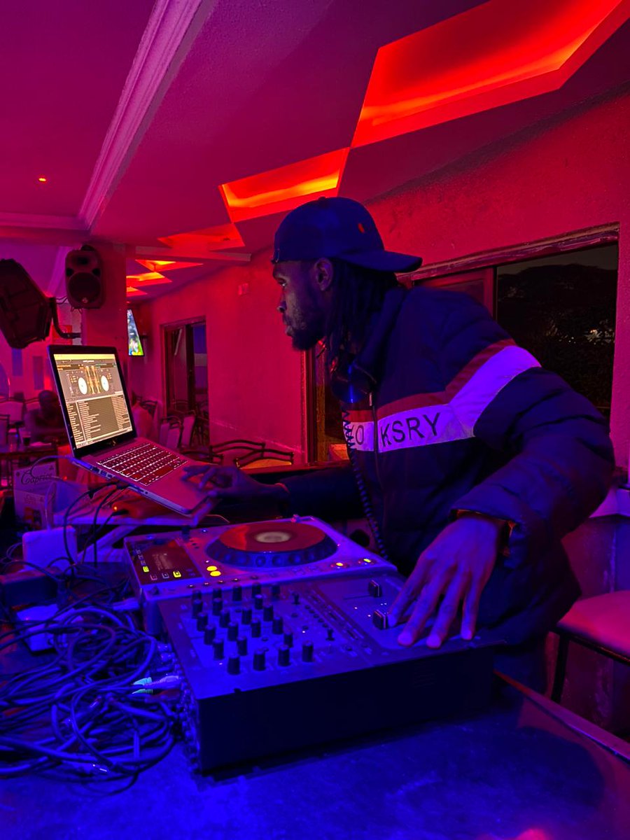 A million reason.......
#djnichparty
God bless my hustle
Global 🌎