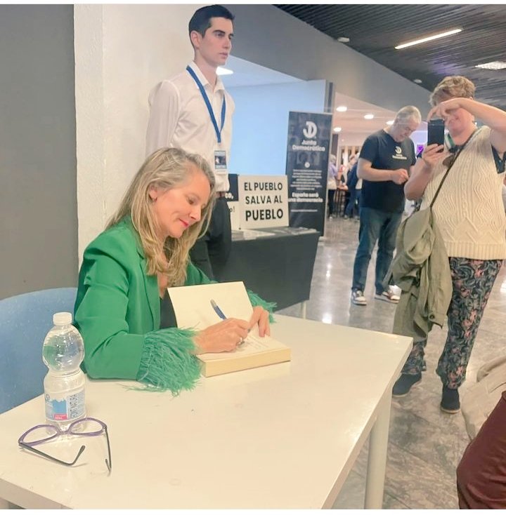 6azjaime's tweet photo. Posición firme 🤣 #ForoACCE https://t.co/m1tUzClu4O
