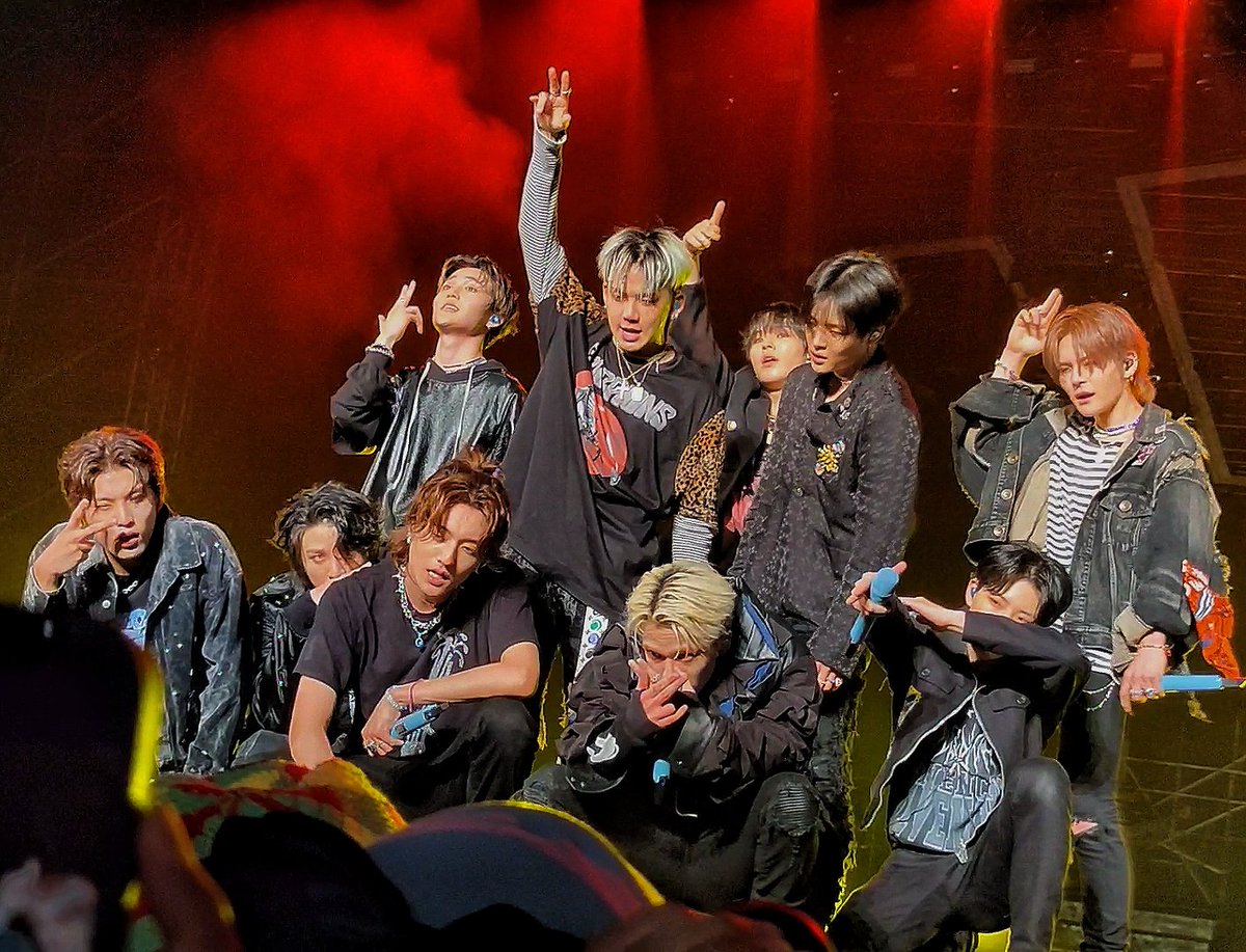 mazxing's tweet photo. I want to share some photos i took during #TREASUREinKL. I dont know how to edit for wallpaper so i just share. Feel free to use it https://t.co/N6PTm6f6gw
