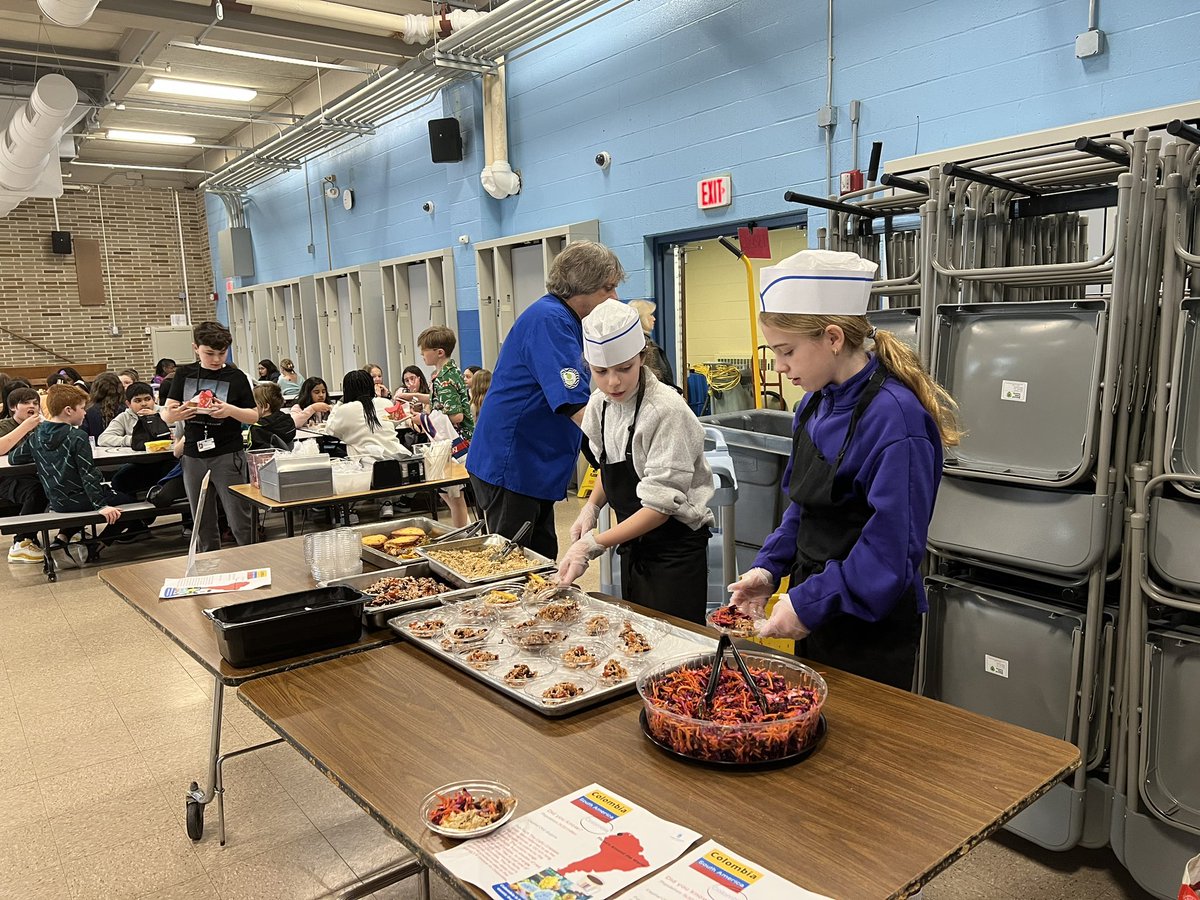 JKCouncil's tweet photo. ❤️❤️Flavors Around the World ❤️❤️
We kicked off today with Arepas From Colombia 💥💯 it was a BIG HIT! Thank you to our JKSC for serving! @JKSMahwah @Senora_Fitz @JK45PE @mahwahschools https://t.co/0EUkWqNGSx