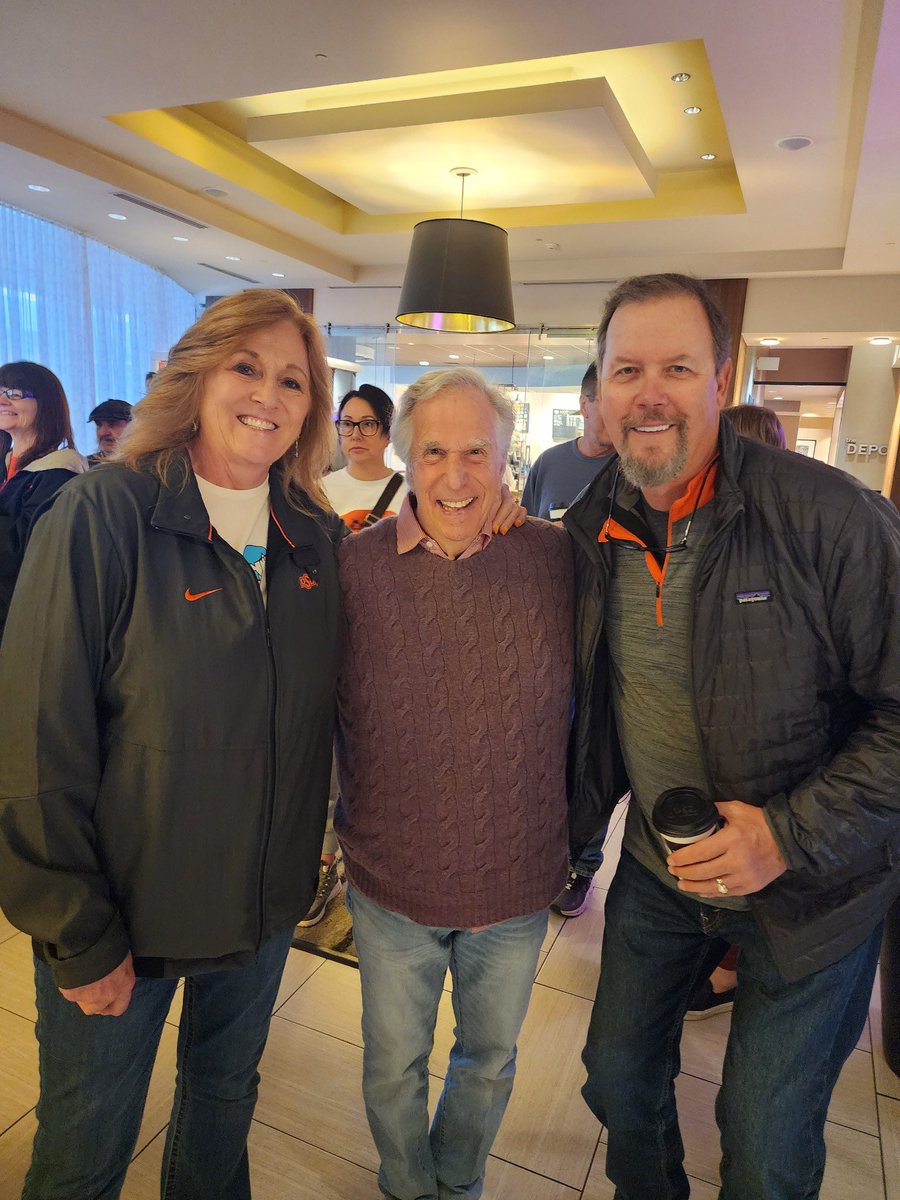 YNeddap's tweet photo. Fun times at the Big 12 Tournament, watching Kassidy play brings us so much pride and joy🧡🤠🤟And bonus, we got to have a great visit with Mr. Henry Winkler, very lovely man😍 https://t.co/mX1q53pmmB