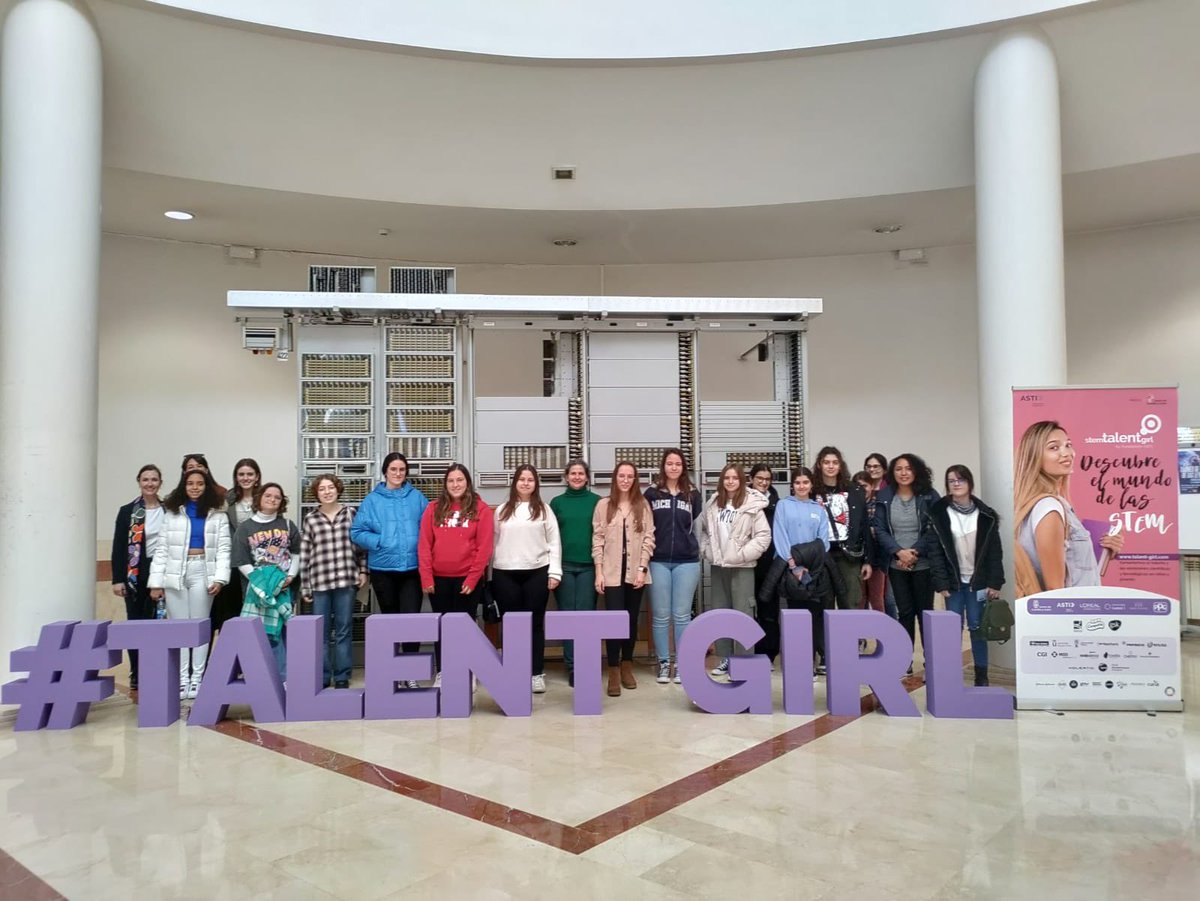 FPdGi's tweet image. Esta tarde también hemos hablado de #InteligenciaArtificial y #supercomputación en una actividad celebrada en la @UVa_es organizado por @AstiFoundation