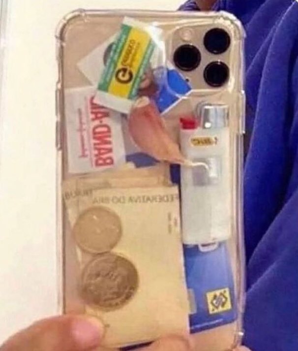 nobody: ppl with clear cases: