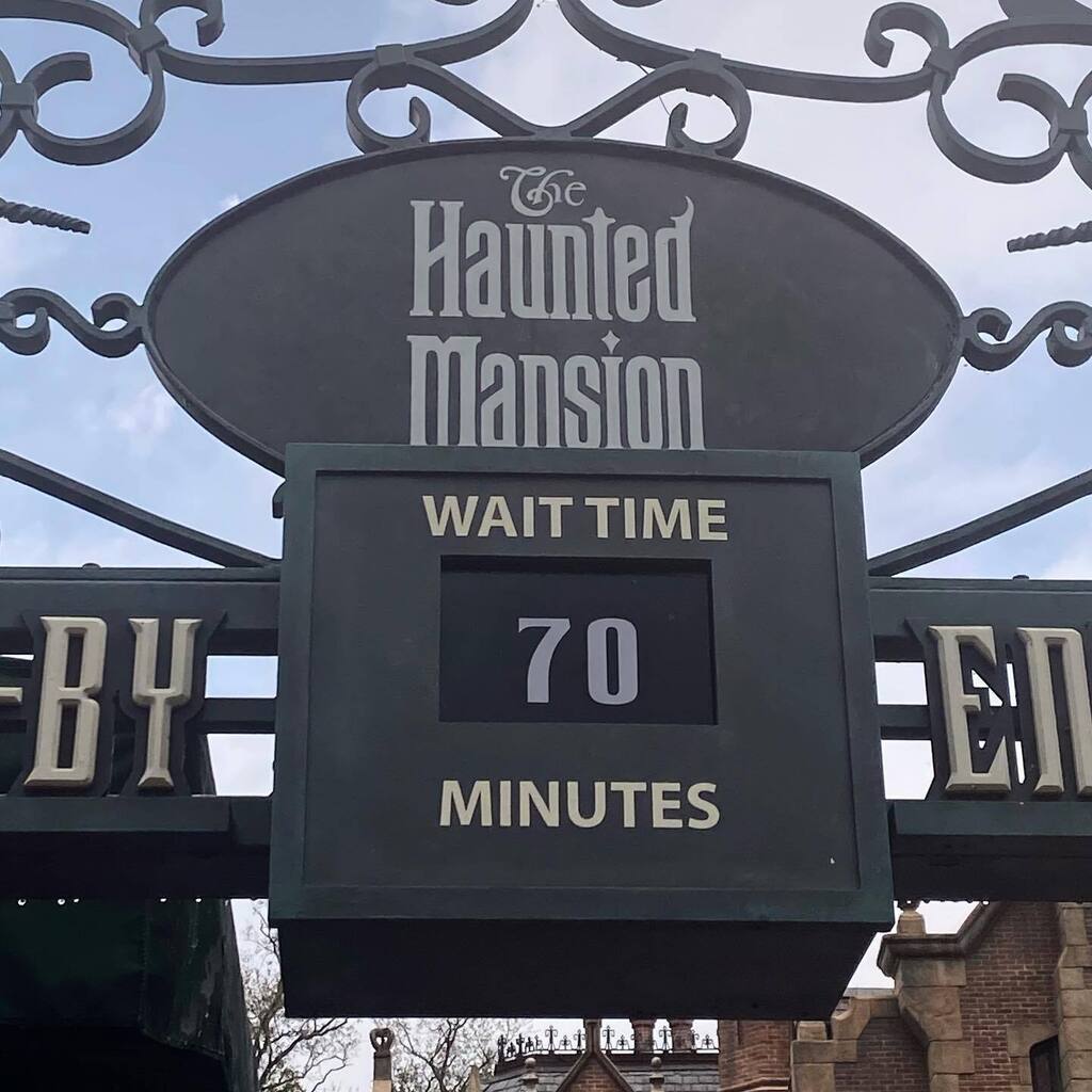 INTERCOT's tweet image. Lies! From the moment we passed the 70 minute sign to Madam Leota’s gravestone was not even close! #waittimes #wdw #magickingdom #hauntedmansion instagr.am/p/CpvUY4eOsIJ/