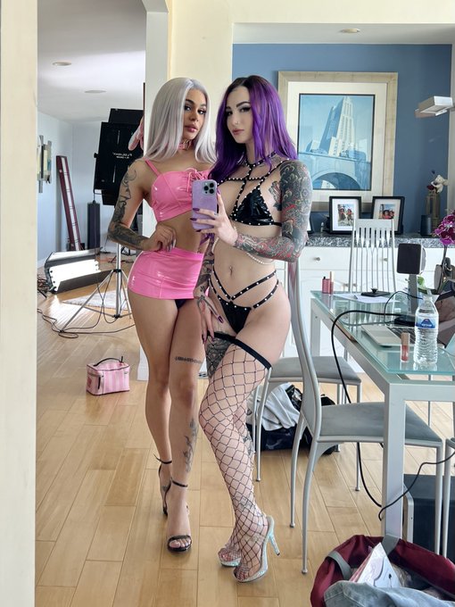 i&rsquo;m so excited about this shoot&hellip; today i&rsquo;m on set for @EvilAngelVideo with @Eva_Maxim !! 💜 https://t