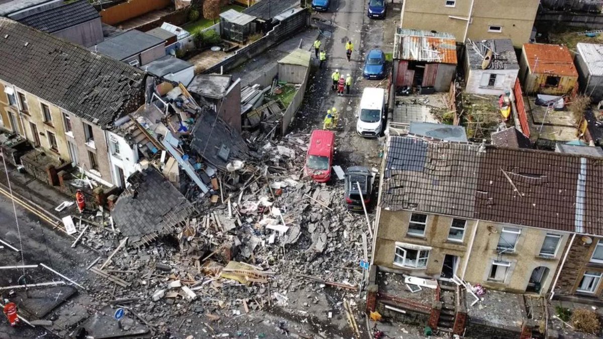 kibrismedya's tweet image. #Dünya #Bir #evde #Gallerde #kayıp Galler’de bir evde patlama: 3 kişi yaralandı, 1 kişi kayıp dlvr.it/Skqk5k