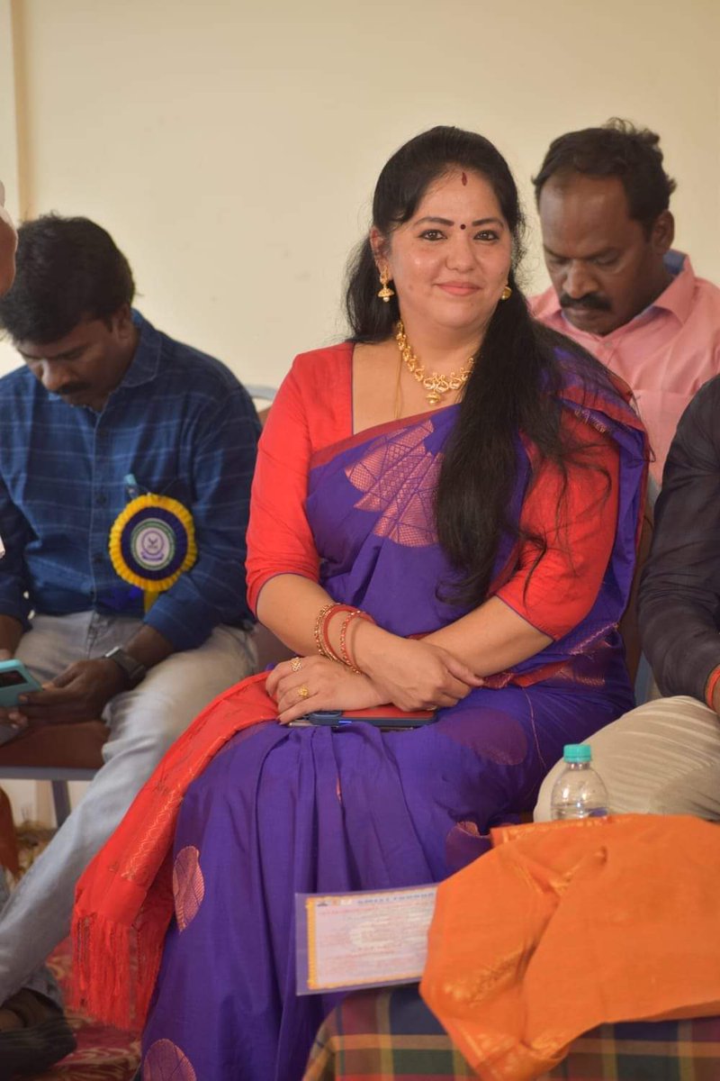 Selvapushpalata's tweet photo. #SMEET அறக்கட்டளை சார்பாக எமக்கு வழங்கிய #ரமாபாய் விருதுக்கு நன்றி... அறக்கட்டளையின் நிறுவனர் டாக்டர் ஜோதிமணி சீராளன் அவர்களுக்கு எமது நன்றியை உரித்தாக்குகிறேன் 🙏🙏🙏 மிக்க மகிழ்ச்சி ❤️ https://t.co/XaZ3vYA6HF