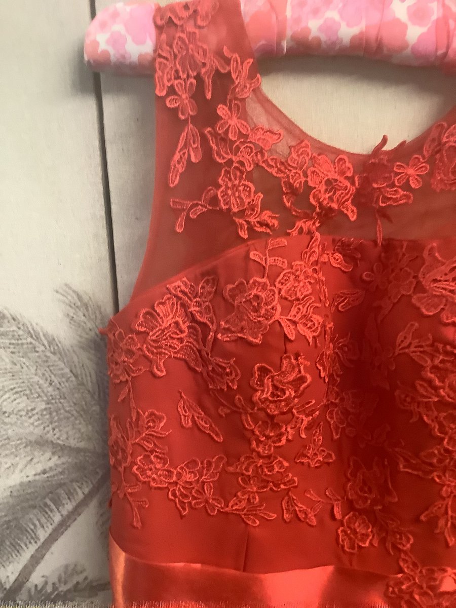 applebypreloved's tweet photo. Prom dresses now in. We have over 200 Occasional wear dresses now in. Offering online shopping too. 
#prom #occasionalwear #appleby #applebypreloved https://t.co/Phf8dVoXHu
