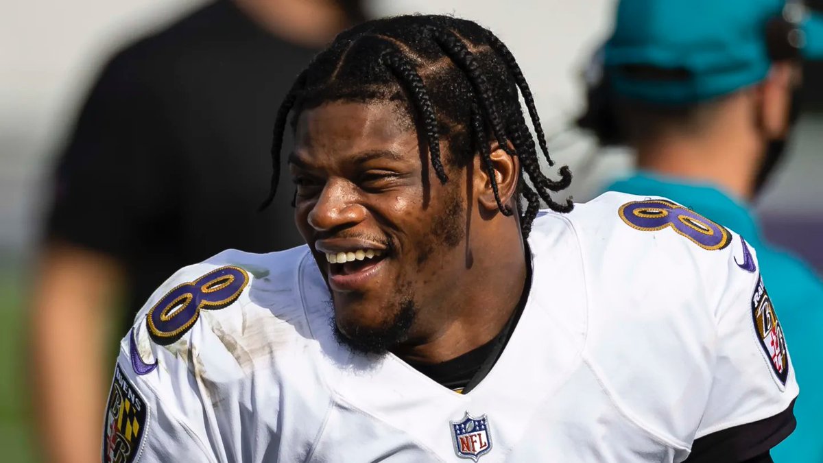 jeruvia's tweet photo. @FieldYates @LRiddickESPN why are @nyjets NOT talking to @Lj_era8?? Why are U Guys NOT talking about Lamar as option?? He is the BEST QB available @nyjets can MAKE AN OFFER to. (I dunno: 7-yr $350m, w/$235m guaranteed contract?) PLUS, Lamar's 13 YEARS YOUNGER than Rodgers! https://t.co/DBWS86czbg