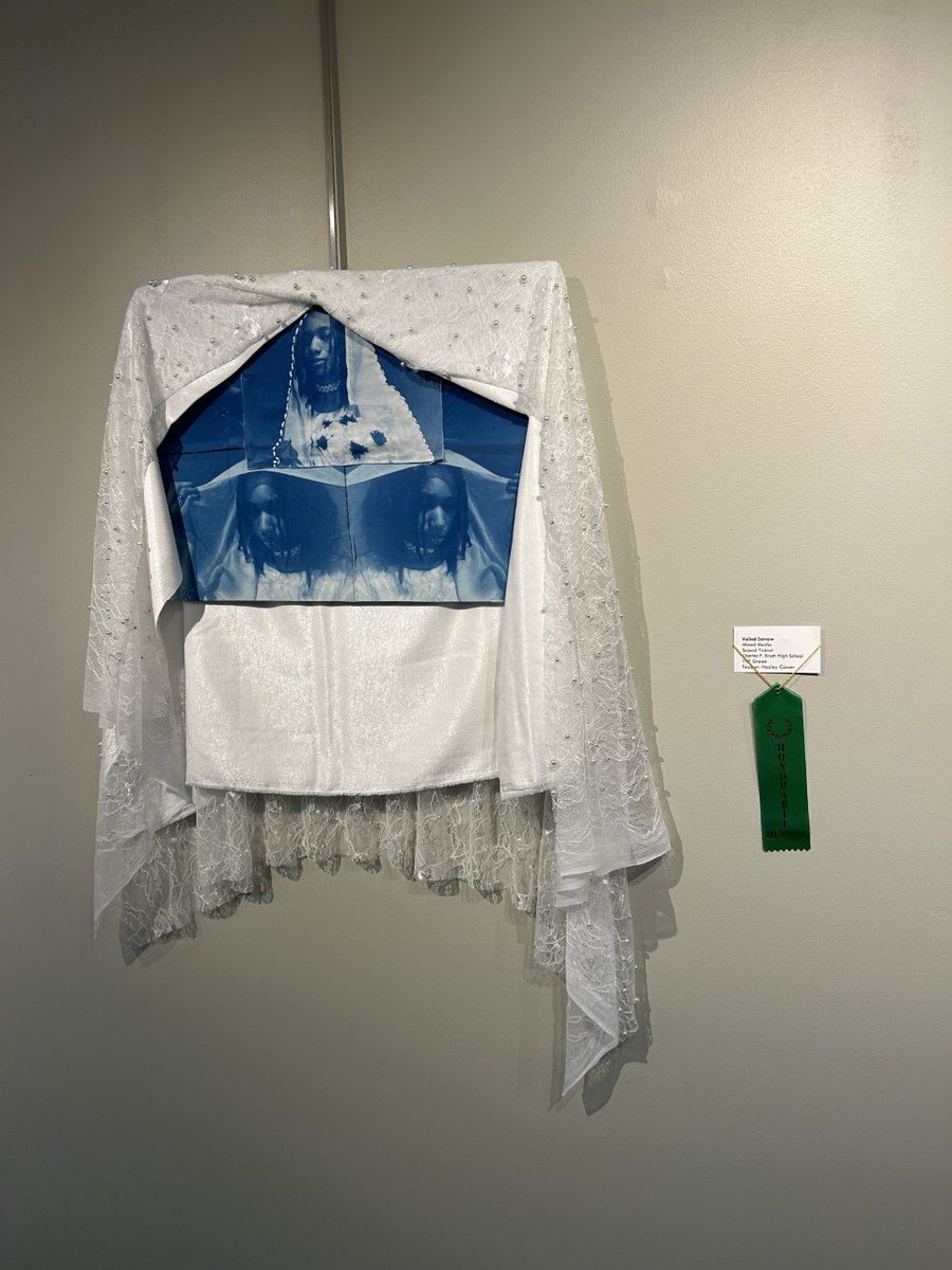 selschools's tweet photo. Congratulations to Brush students Meredith Davis-Cooper, Chandler Gray, Phoenix Harris & Honorable Mention winner Sujood Yakout for their participation in the Ileen Kelner Juried High School Art Show. Full story at https://t.co/9Syv37vtKo #ArcPride https://t.co/cSOItB3hs4