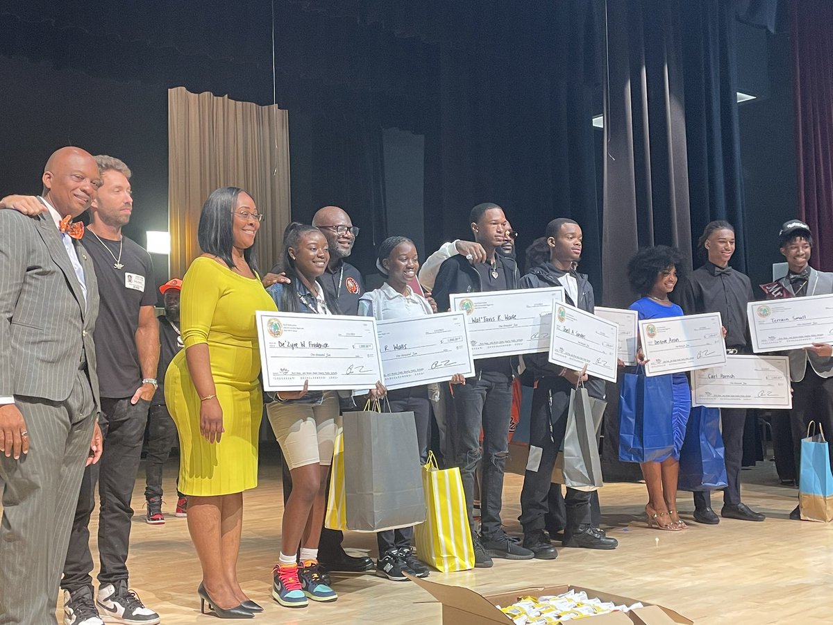 CarolCitySr1's tweet image. Today, 4 of our students were awarded $1,000 scholarships on behalf of Rick Ross and the City of Miami Gardens for “Boss Up Day.” Congratulations to De’Zyre Frederick, Jerell Sanders, Wal’Tavis Wade, and Erica Walls. #LetsGoChiefs @MDCPSNorth @docstevegallon
