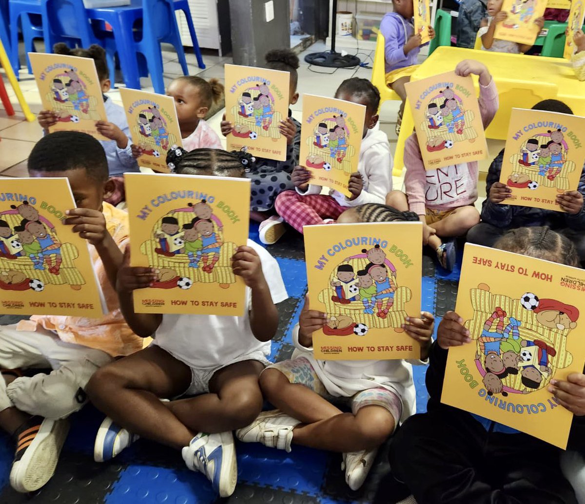 072MISSING's tweet image. The joy and excitement continues as we once again handed out MCSA’s colouring-in and story books, which educates the little one’s on #SafetyTipsForChildren, in order to make #SouthAfrica a #SaferPlace for all our children 🙏

#ItTakesAVillage
#BeTheHero
#MCSA