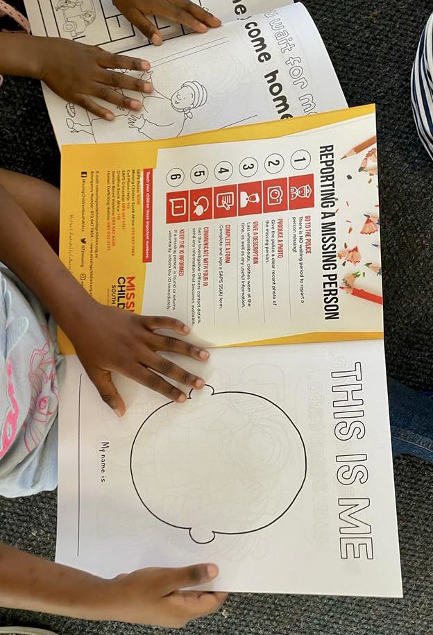 072MISSING's tweet image. The joy and excitement continues as we once again handed out MCSA’s colouring-in and story books, which educates the little one’s on #SafetyTipsForChildren, in order to make #SouthAfrica a #SaferPlace for all our children 🙏

#ItTakesAVillage
#BeTheHero
#MCSA