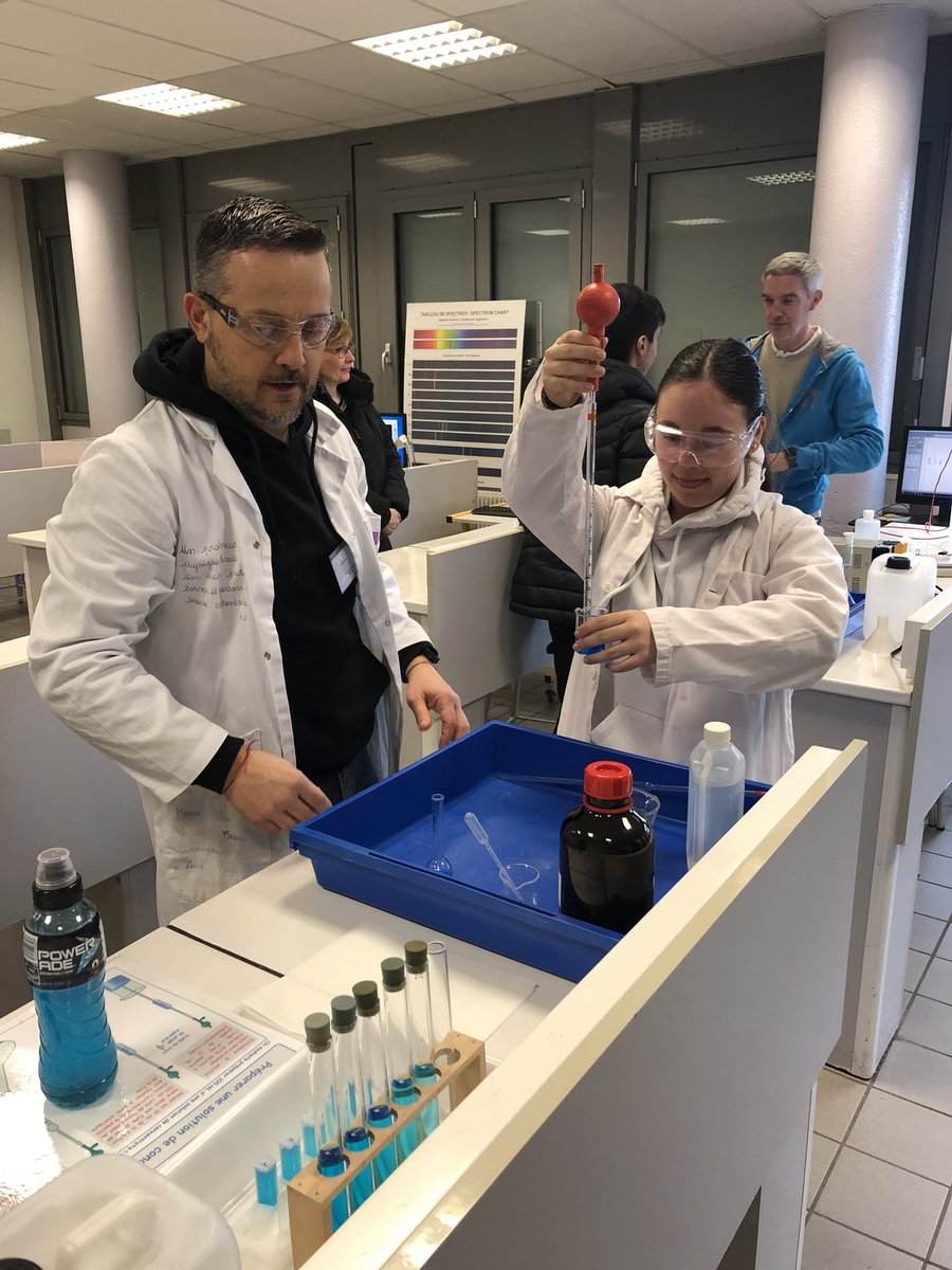 VBitterly's tweet photo. La journée Portes Ouvertes à rencontré un franc succès ce 11 mars au #lycéeBlaisePascal de Colmar.
Des équipes motivées pour présenter toutes les filières Générales/Techno/Professionnelles mais aussi l’internat du lycée et les services administratifs.
Merci à tous !! https://t.co/734Z0gl5gr
