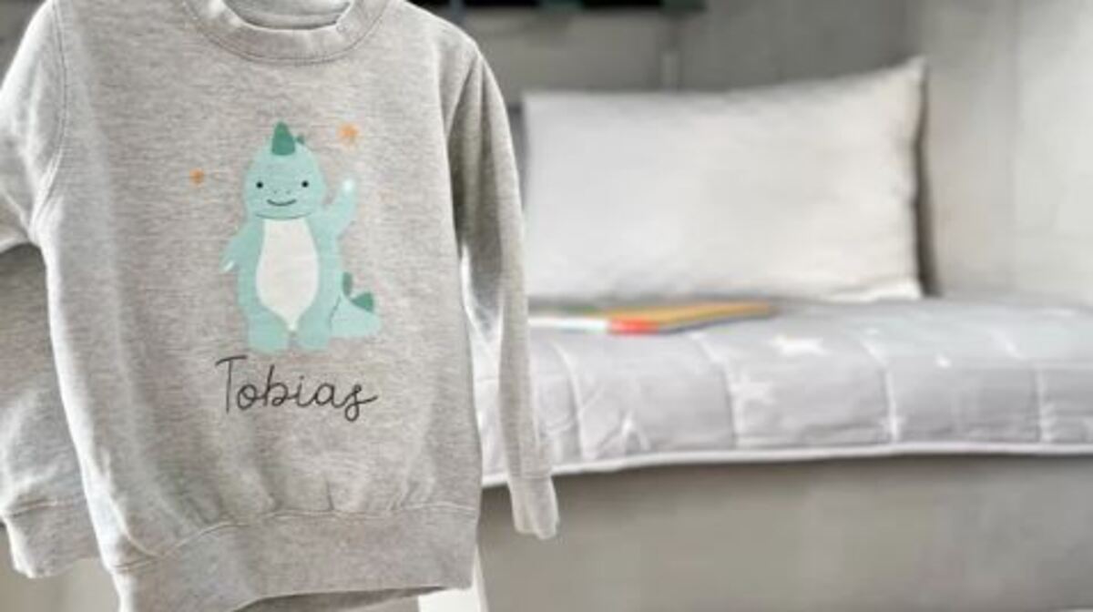 Deliver the perfect message to your loved ones with IWOOT personalised. 

Here's 8 reasons why personalised clothing is the best! 💙

Read here!
&gt;&gt; bit.ly/3FkvwTW