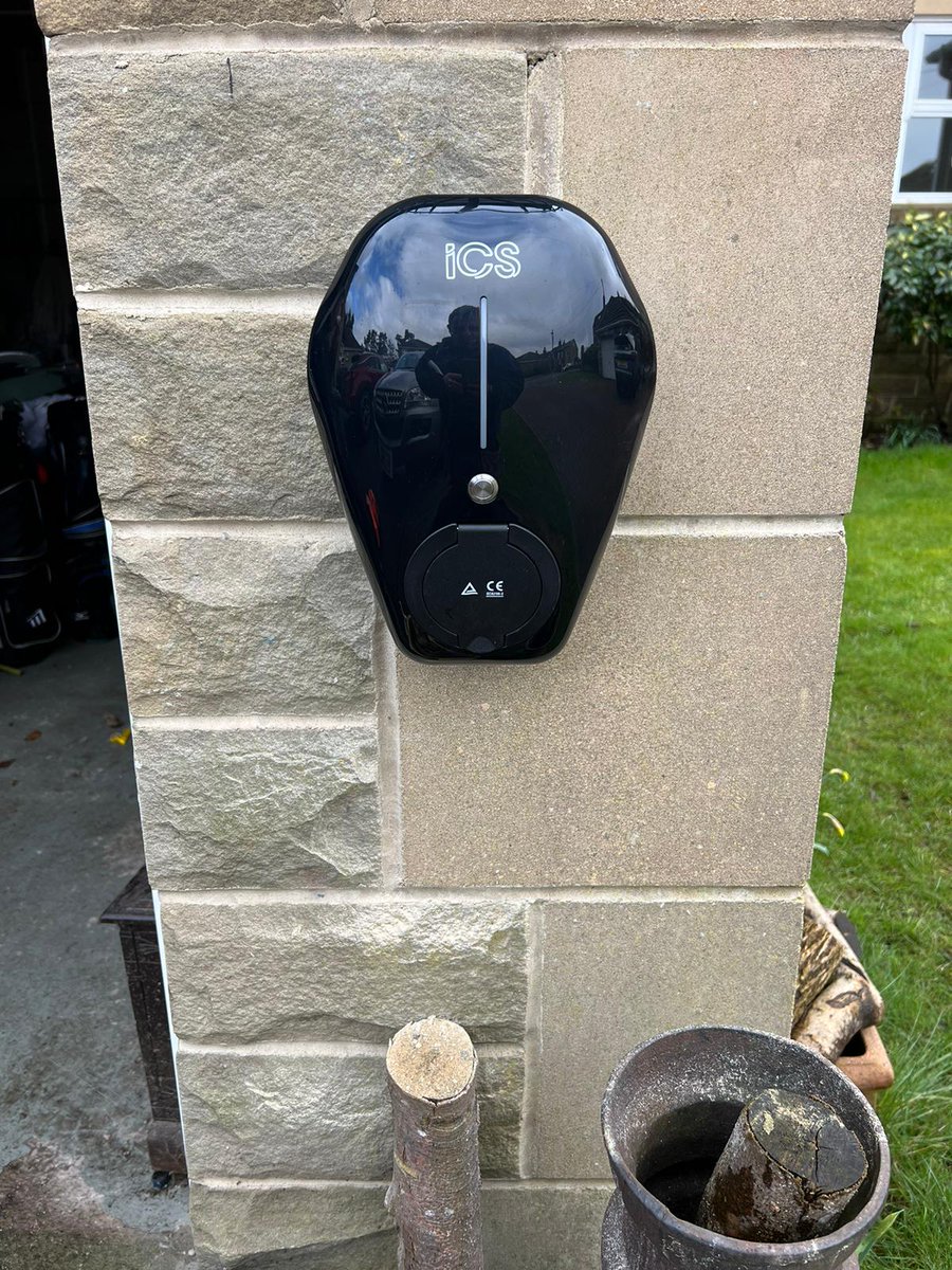 g_relectrical's tweet photo. More @cefonline ICS chargers installed last week. From providing them at their places of work to their homes.... Customers very happy with the work and product provided. Tethered and socket options with this 7kw domestic charger #gandrelectrical #evchargingleeds #evchargers #ics https://t.co/hWOCbKx1FG
