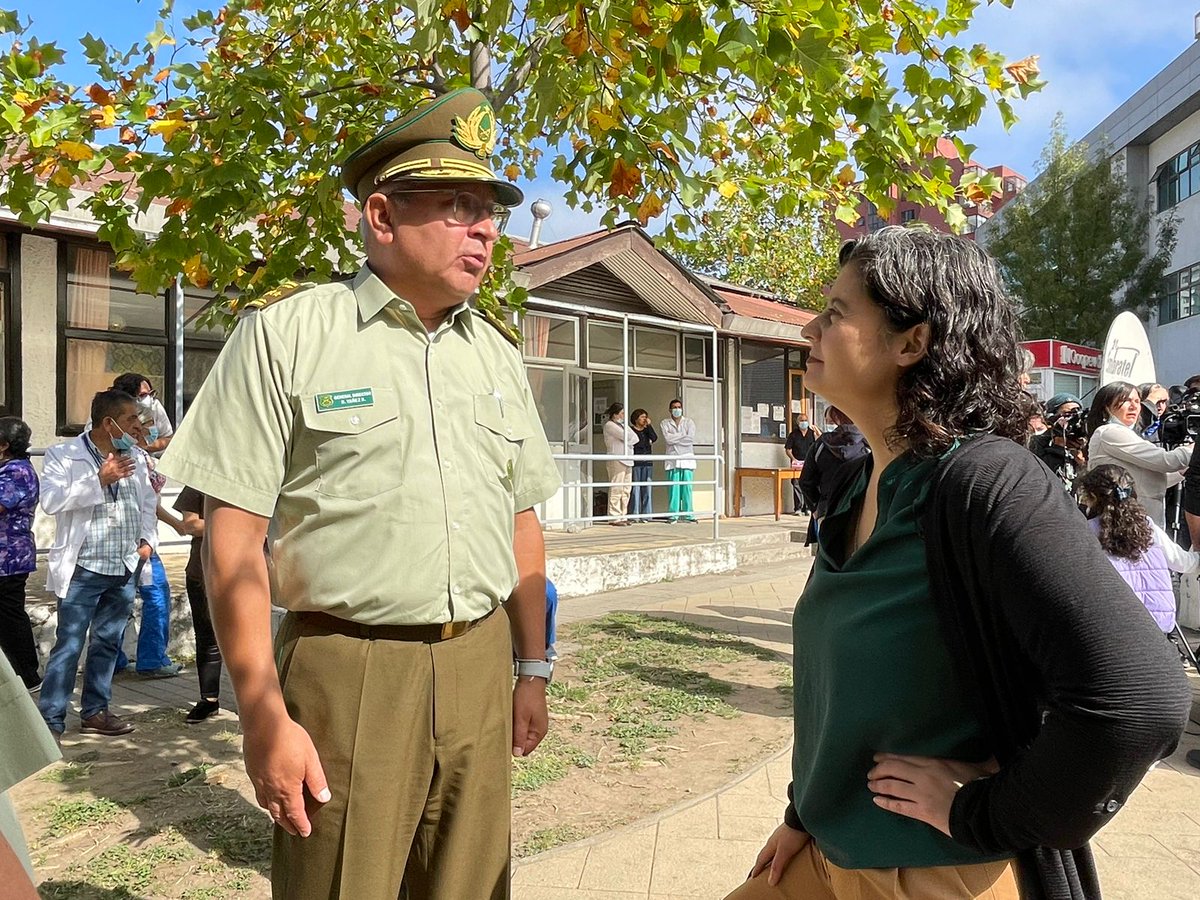 CEspinozaQ's tweet photo. General Director de Carabineros, Ricardo Yáñez, tras visitar a policía atropellado en Concepción: "Hago un llamado a todos los parlamentarios a que nos doten de más herramientas y que si procedemos no nos cuestionen. Ya basta" @Cooperativa https://t.co/HTG8TY33oo