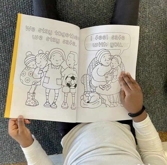 072MISSING's tweet image. The joy and excitement continues as we once again handed out MCSA’s colouring-in and story books, which educates the little one’s on #SafetyTipsForChildren, in order to make #SouthAfrica a #SaferPlace for all our children 🙏

#ItTakesAVillage
#BeTheHero
#MCSA