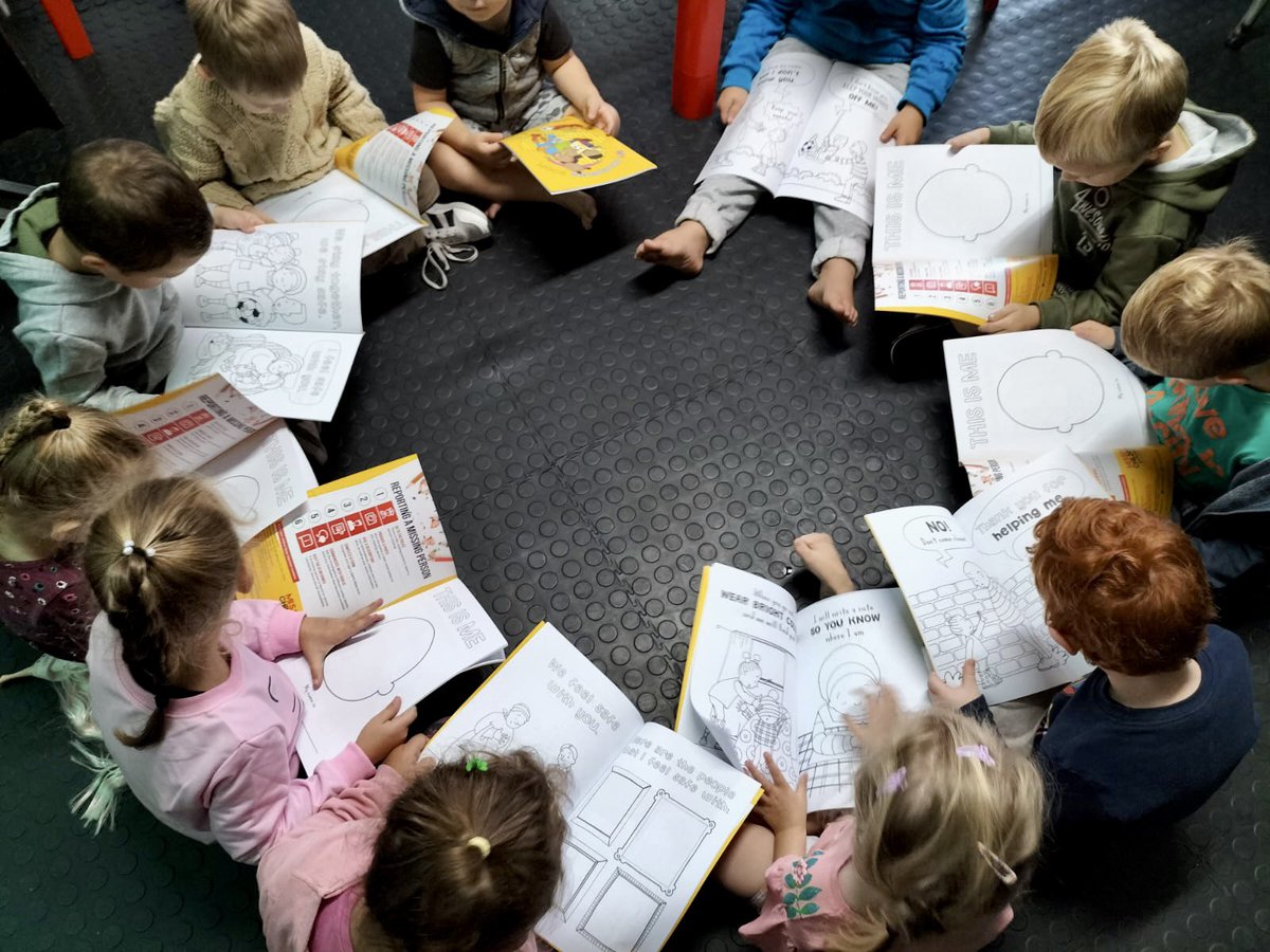 072MISSING's tweet image. The pure joy and excitement continues as we once again handed out MCSA’s colouring-in and story books, which educates the little one’s on #SafetyTipsForChildren, in order to make #SouthAfrica a #SaferPlace for all our children 🙏

#ItTakesAVillage
#BeTheHero
#MCSA
