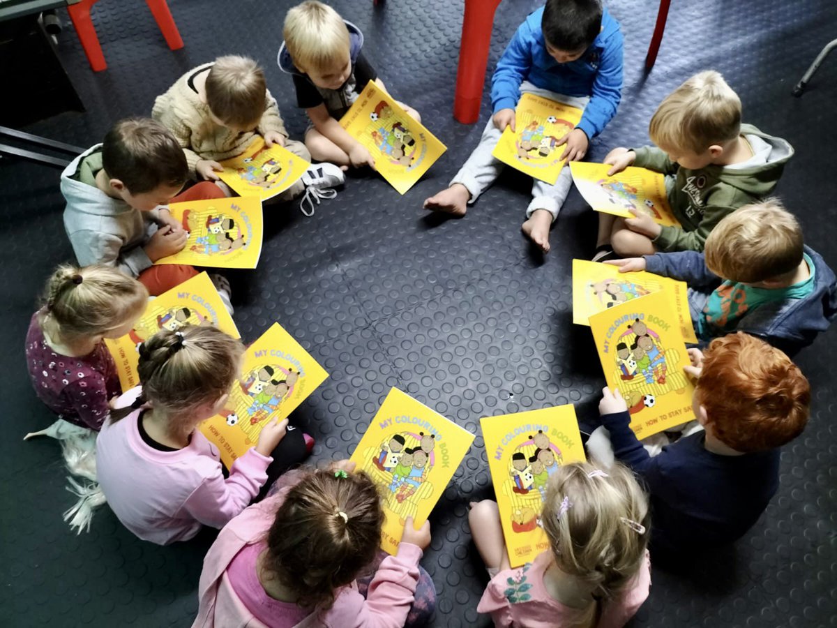 072MISSING's tweet image. The pure joy and excitement continues as we once again handed out MCSA’s colouring-in and story books, which educates the little one’s on #SafetyTipsForChildren, in order to make #SouthAfrica a #SaferPlace for all our children 🙏

#ItTakesAVillage
#BeTheHero
#MCSA