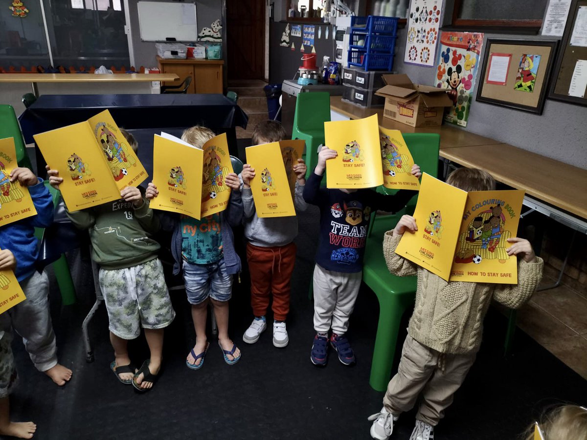 072MISSING's tweet image. The pure joy and excitement continues as we once again handed out MCSA’s colouring-in and story books, which educates the little one’s on #SafetyTipsForChildren, in order to make #SouthAfrica a #SaferPlace for all our children 🙏

#ItTakesAVillage
#BeTheHero
#MCSA